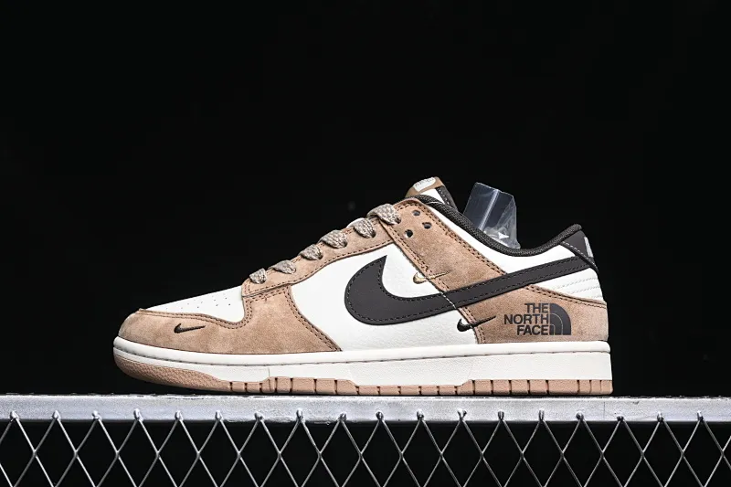 All categories Nk SB Dunk Series Nk SB Dunk Low High-end customized low-top sneakers Nk SB Dunk Low North Face co-branded - black and white brown Anniversary high-end customized low-top casual sneakers XS1086-004